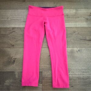 Lululemon Wonder Under Reversible Crop in Raspberry Glo Light / Black Swan -  6